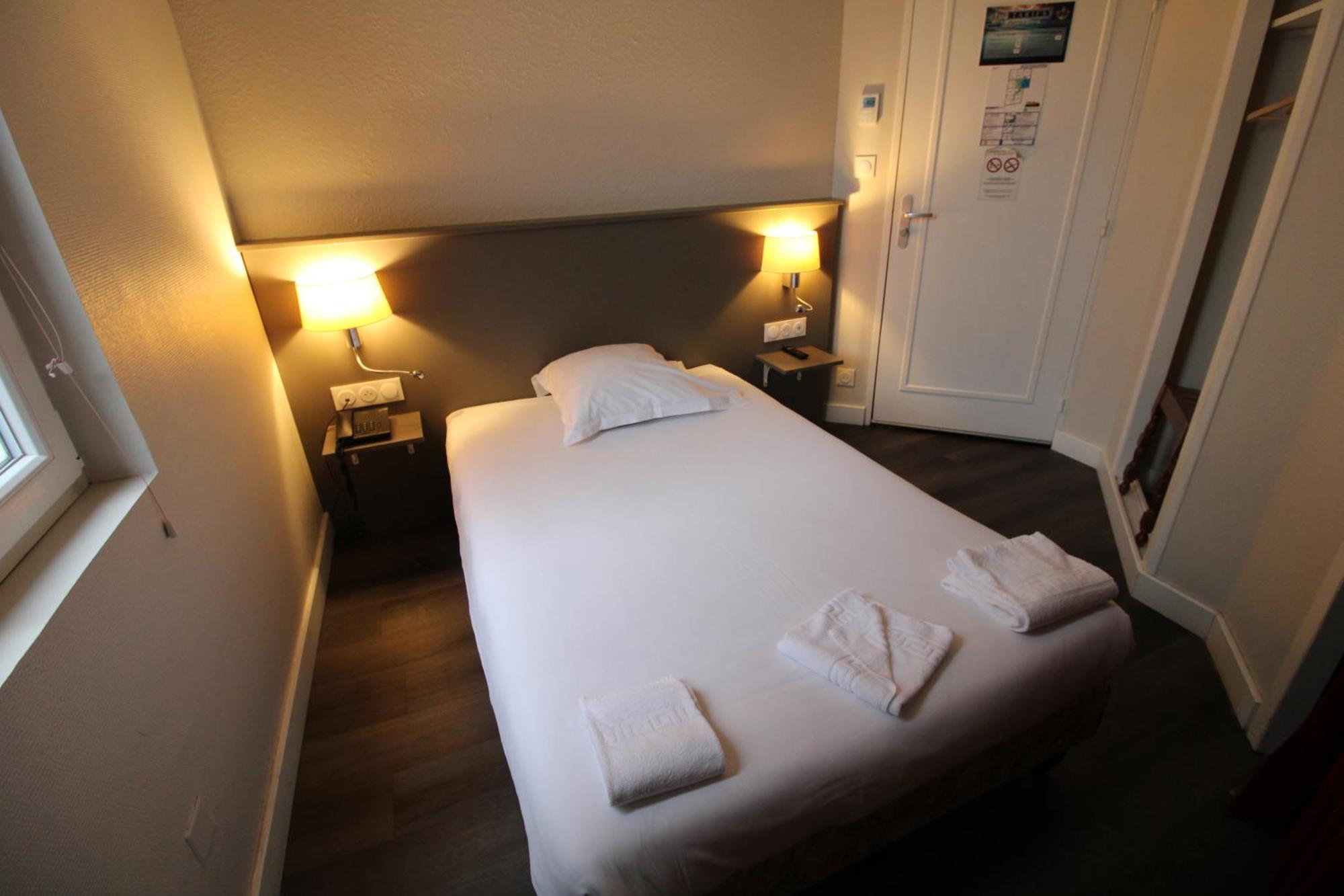 Hotel Casabianca Moulins  Exteriör bild